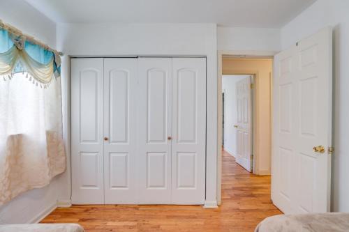 Φωτογραφία από το άλμπουμ του Glendale Heights Home with Office and Backyard! σε Glendale Heights