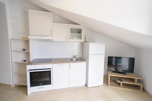 Η κουζίνα ή μικρή κουζίνα στο Apartments Deak