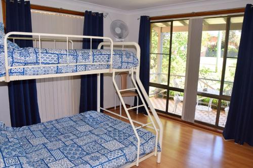 Ένα ή περισσότερα κρεβάτια σε δωμάτιο στο Sunny Nook - Bring your own linen.