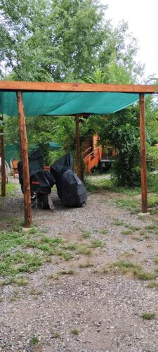 Taman di luar CABAÑA 3pers PILETA
