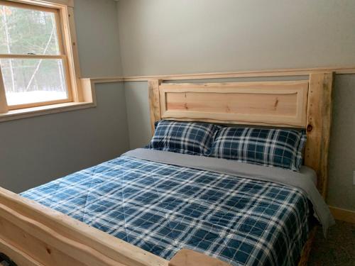 Ein Bett oder Betten in einem Zimmer der Unterkunft Ski Chalet btwn SundayRiver & MtAbram