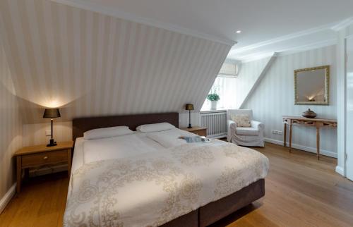 a bedroom with a large bed and a chair at LITZKOW 15808 in Morsum