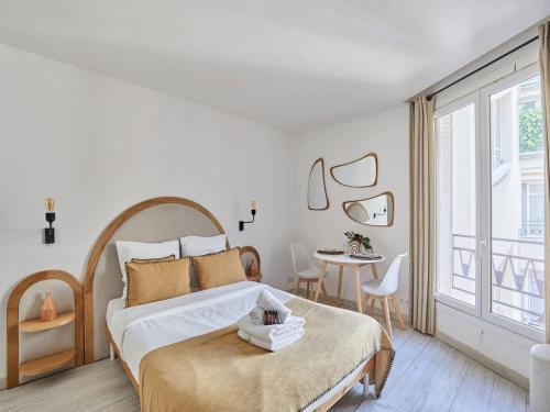 Studio Montaigne Champs Elysées