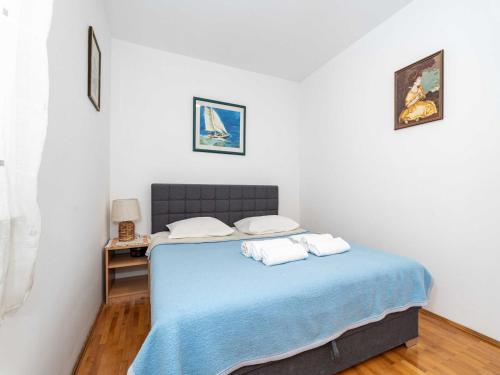 Apartment Marisol - One Bedroom Apartment with Balcony and Sea View