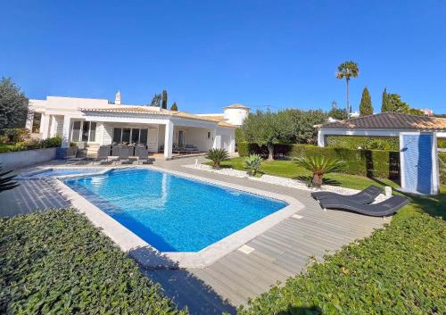 Beautiful 4-Bedroom Villa with Garden and Pool
