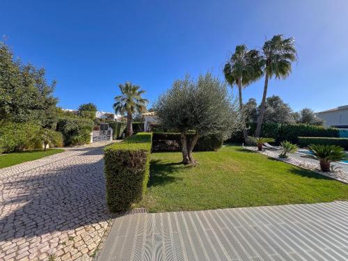 Beautiful 4-Bedroom Villa with Garden and Pool