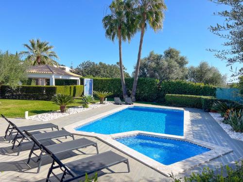Beautiful 4-Bedroom Villa with Garden and Pool