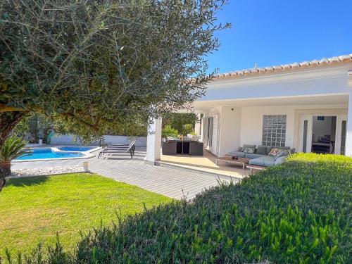 Beautiful 4-Bedroom Villa with Garden and Pool