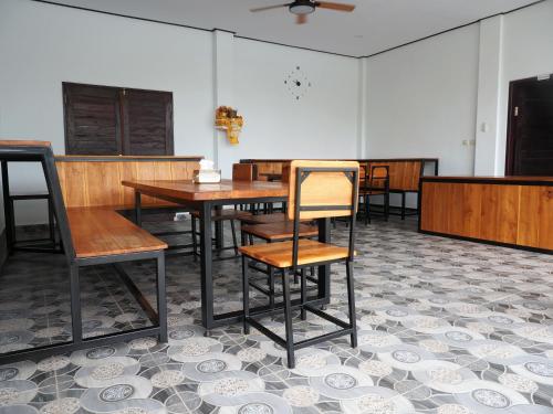 a dining room with a table and chairs at Scuba Tribe Bali dive-resort in Tulamben