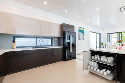 Η κουζίνα ή μικρή κουζίνα στο Huyền Sâm Villa
