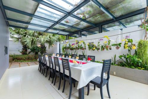 Κήπος έξω από το Huyền Sâm Villa