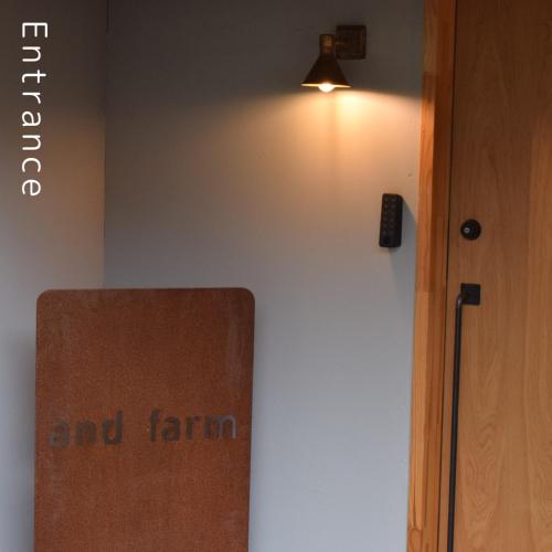 a door with the words end farm written on it at and farmクラインガルテン in Nirasaki
