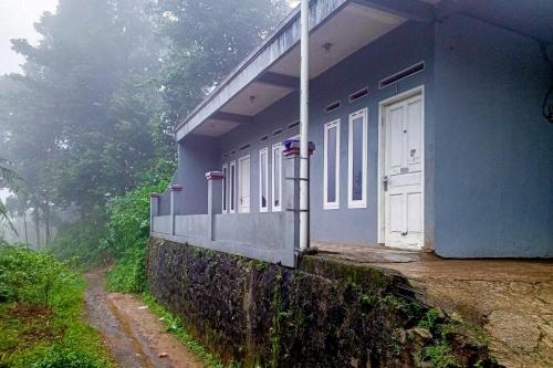 Фотография из галереи Bima Homestay Puncak RedPartner в городе Campaka