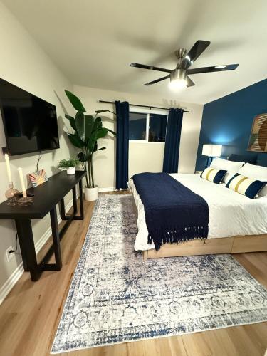 Cama o camas de una habitación en Oceanfront 1 BR Oasis w Parking & Pool 417
