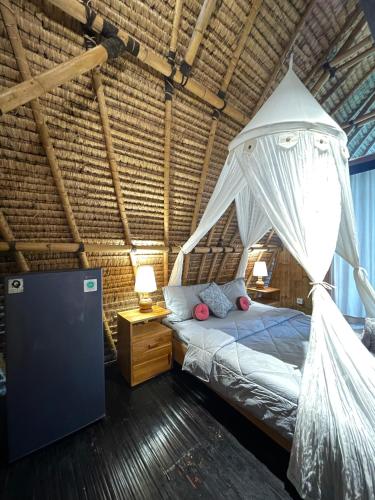 Una cama o camas en una habitación de Seed Village