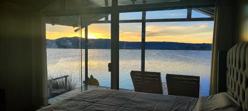 a room with a window looking out at the water at Titicaca Vista Atardecer in Puno