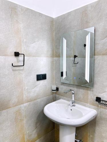 a bathroom with a sink and a mirror at Polelanka guest house in Mirissa