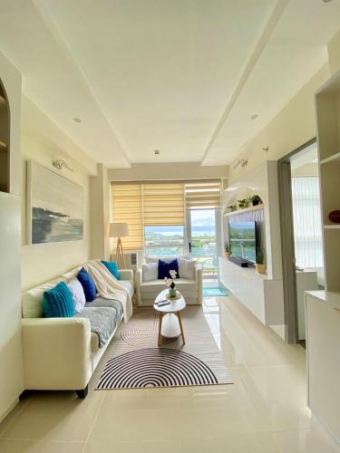 Χώρος καθιστικού στο Luxury Oceanview Condo