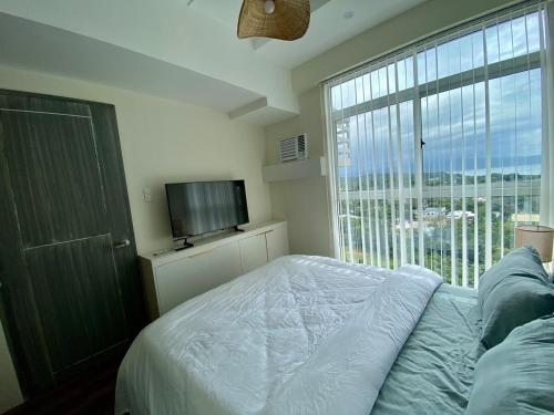 Μια τηλεόραση ή/και κέντρο ψυχαγωγίας στο Luxury Oceanview Condo