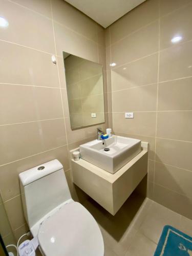 Ένα μπάνιο στο Luxury Oceanview Condo