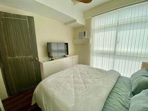 Μια τηλεόραση ή/και κέντρο ψυχαγωγίας στο Luxury Oceanview Condo