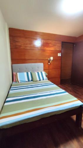 CJL TRANSIENT HOUSE B-Basak Lapu-lapu City Cebu,Mactanにあるベッド