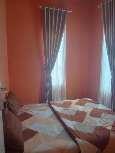 Ένα ή περισσότερα κρεβάτια σε δωμάτιο στο Home Stay Datuak Tagana