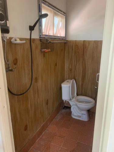 Ένα μπάνιο στο Baan Thiw Thung near the bus station Free pick-up