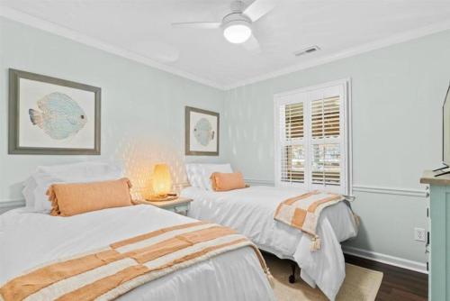 En eller flere senge i et værelse på Playin' Hooky