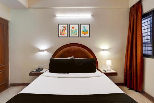 Ένα ή περισσότερα κρεβάτια σε δωμάτιο στο Super Hotel O Thimmaiah Rd Rajajinagar