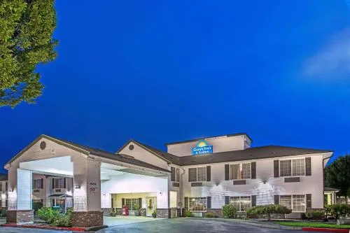 Days Inn & Suites by Wyndham Gresham in Gresham