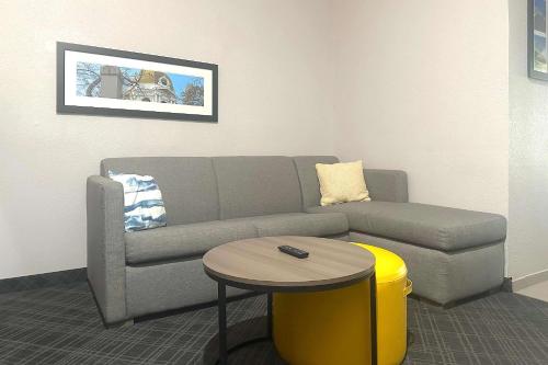 a living room with a couch and a table at Comfort Inn & Suites Cartersville - Emerson Lake Point in Cartersville