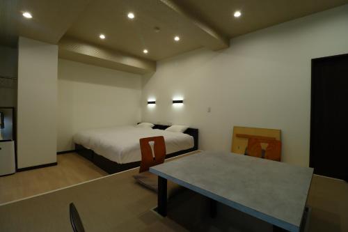 Ein Bett oder Betten in einem Zimmer der Unterkunft 湯治の宿妙見館