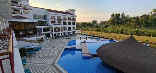 Bazén v ubytování Kampala Nile Resort nebo v jeho okolí