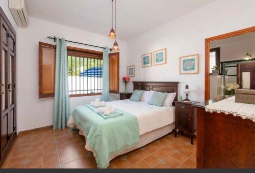 a bedroom with a bed and a window at Casa Benamahoma in Benamahoma