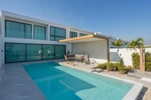 Πισίνα στο ή κοντά στο Beachfront 998 Pool Villa