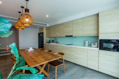 Η κουζίνα ή μικρή κουζίνα στο Beachfront 998 Pool Villa