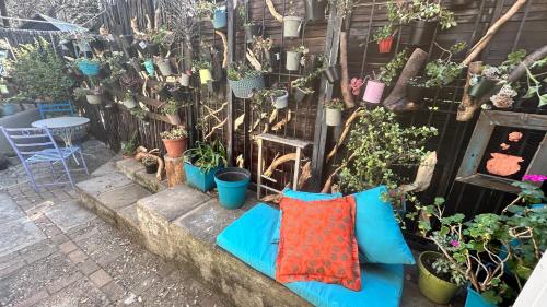 a garden with potted plants on a fence at Artzys Flatlet in Northriding