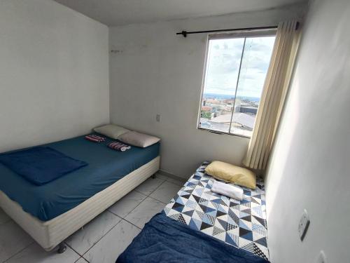 a small bedroom with a bed and a window at Ed Falcão quadra 2 lote 7 AP 402 in Riacho Fundo