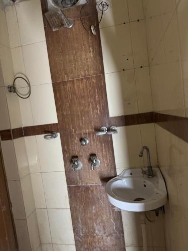 Bilik mandi di Magician locker room facility