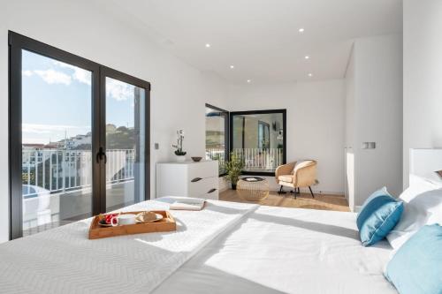 Ένα ή περισσότερα κρεβάτια σε δωμάτιο στο VIRA by KAAMAH