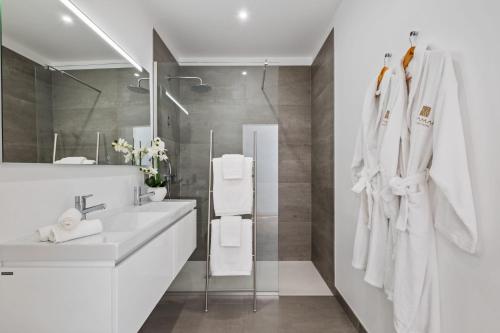 Ένα μπάνιο στο VIRA by KAAMAH