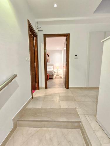 Gambar di galeri bagi Stylish luxe house with gardens in la Marsa di Dār Şāliḩ Bey