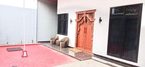 a room with a red rug in front of a door at Rumah 5KT Sby Brt dkt Kidzania in Surabaya