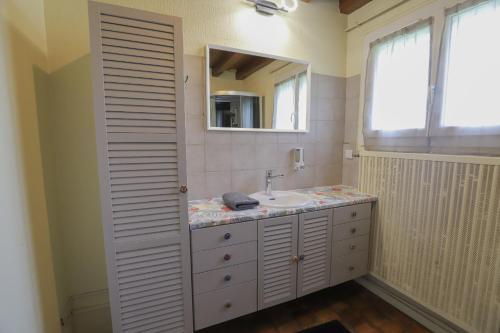 Fotografie z fotogalerie ubytování So Villa Ramenerie 45 - Heated pool - Basket - 1h30 from Paris - 26 beds v destinaci Courtemaux