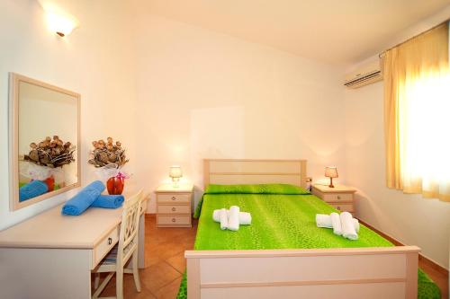 Giường trong phòng chung tại Li Troni