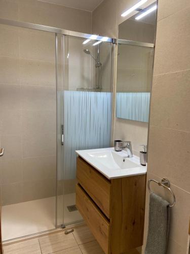 a bathroom with a sink and a shower at Aire de Oceano in Costa de Antigua