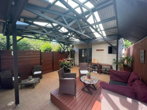 Un lugar para sentarse en Lotus Shack - charming and private