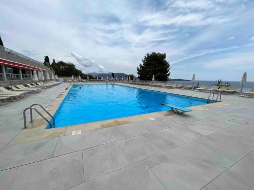 Beautiful Apartment Pool & Garage See View