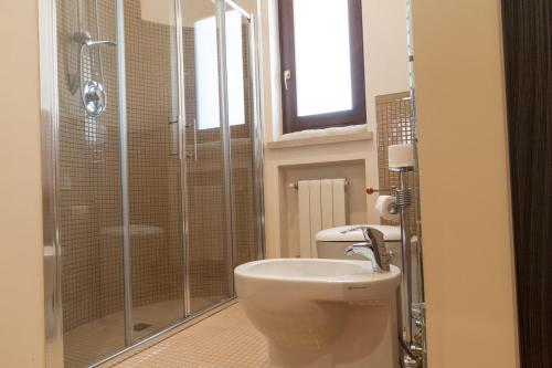 a bathroom with a shower and a toilet and a sink at Sammit holiday home in Michelica